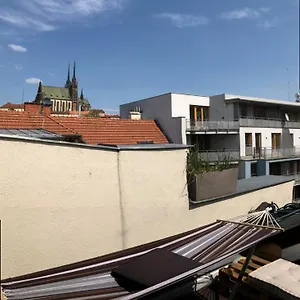 Апартаменты V Centru Mesta S Vyhledem Na Petra, A Parkovani